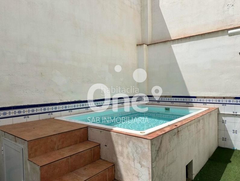 Foto ddeda04b-6742-472f-89a8-b3c5a679f844. Casa adossada amb calefacció aparcament piscina a San Antonio de Benagéber