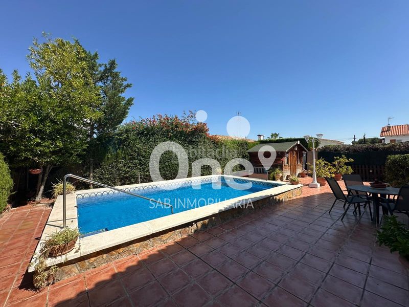 Foto 5c9db16c-3f98-4a1e-ab92-450400ff9421. Xalet amb xemeneia calefacció aparcament piscina a Eliana (l´)