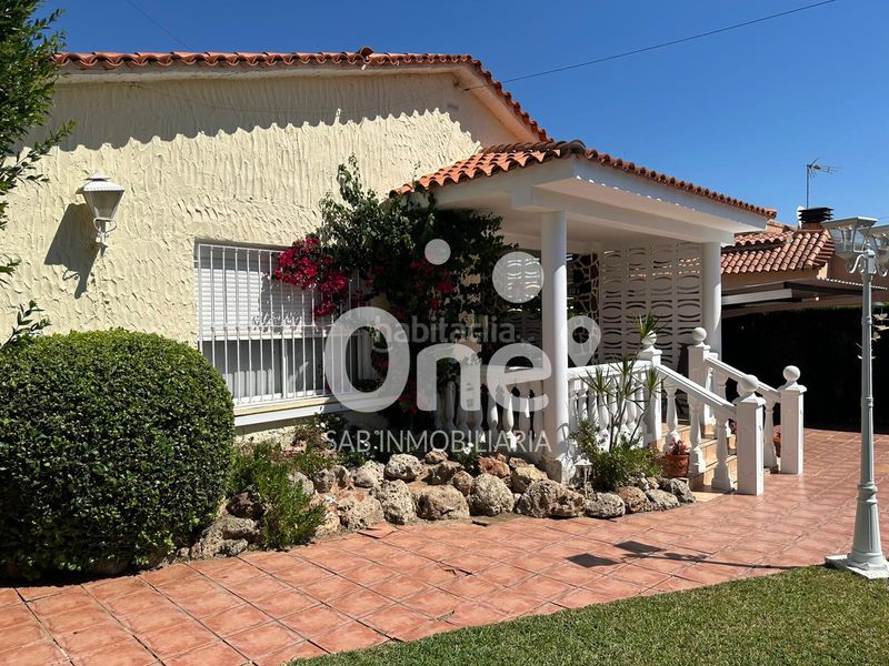 Foto a7ac0d27-9763-4e45-b191-e7cc0376cfe1. Xalet amb xemeneia calefacció aparcament piscina a Eliana (l´)