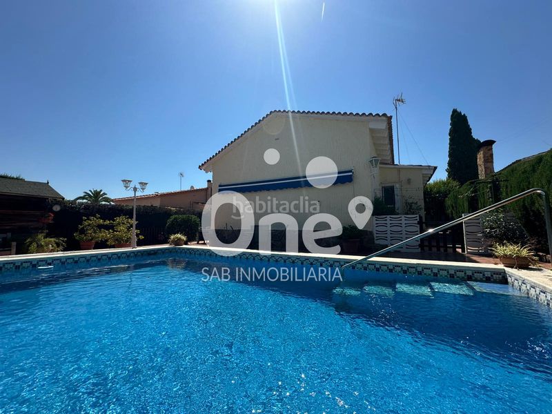 Foto a9f8fbb5-a755-467f-92a4-3de25c7880fe. Xalet amb xemeneia calefacció aparcament piscina a Eliana (l´)