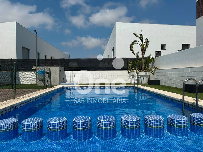 Foto 0af41588-8cfe-4f21-81dd-94028aa0e698. Casa adossada amb xemeneia calefacció aparcament piscina a San Antonio de Benagéber