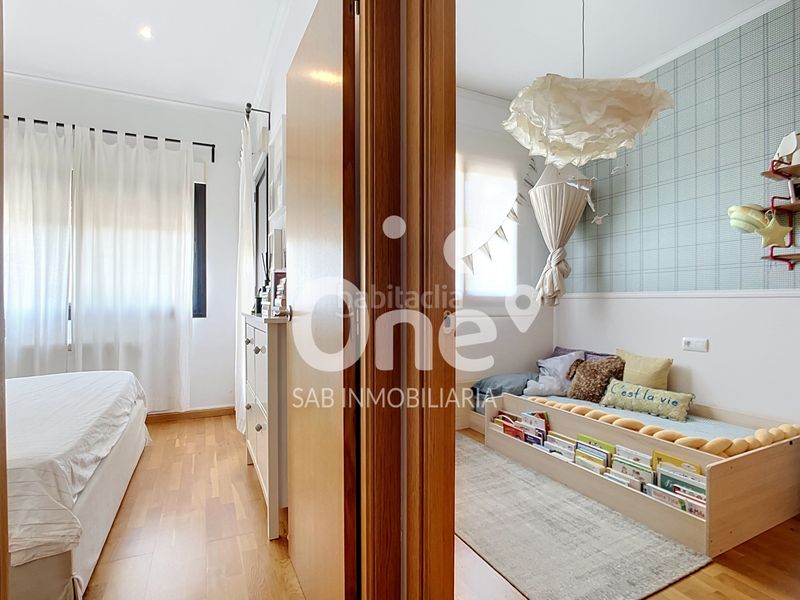 Foto f13cb062-e5cb-4cbd-8ff6-fafbbb9905a4. Casa adossada amb xemeneia calefacció aparcament piscina a San Antonio de Benagéber