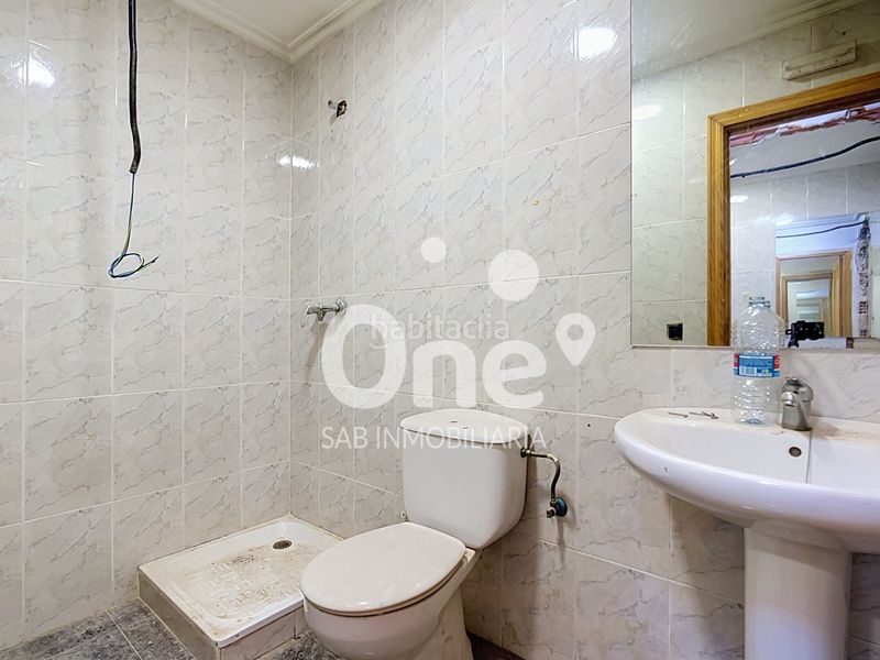 Foto e4d5b548-a2ff-43d9-8789-83dc0c28a66a. Local comercial a Cardenal Benlloch Mislata