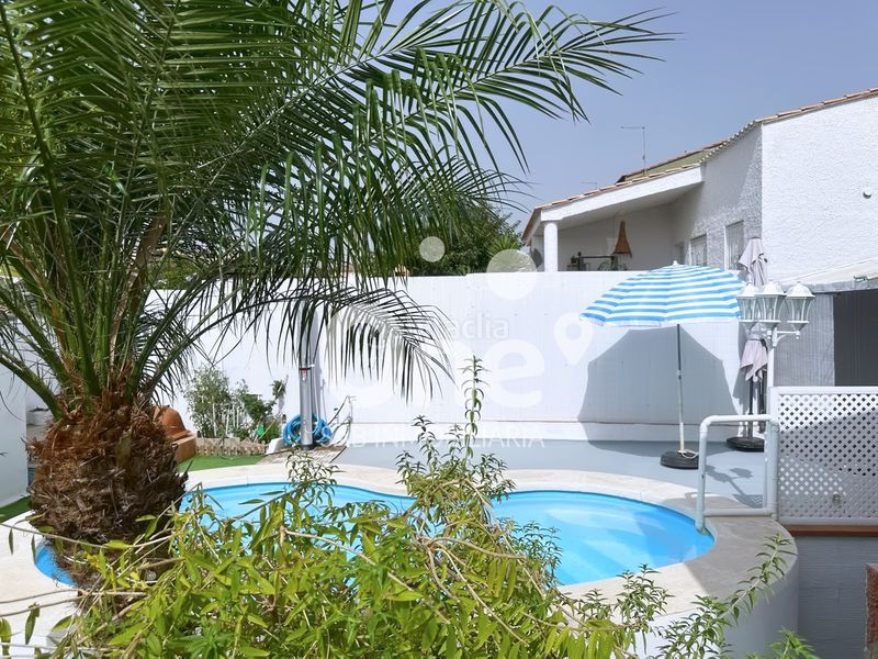Foto 0f820e73-b046-4d12-8b5b-1ac3241b8fb7. Casa aparellada amb piscina a La Conarda Pobla de Vallbona (la)