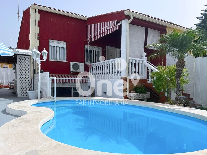 Foto 1d09c71e-ade5-42f8-861a-c8ceea9839a7. Casa aparellada amb piscina a La Conarda Pobla de Vallbona (la)