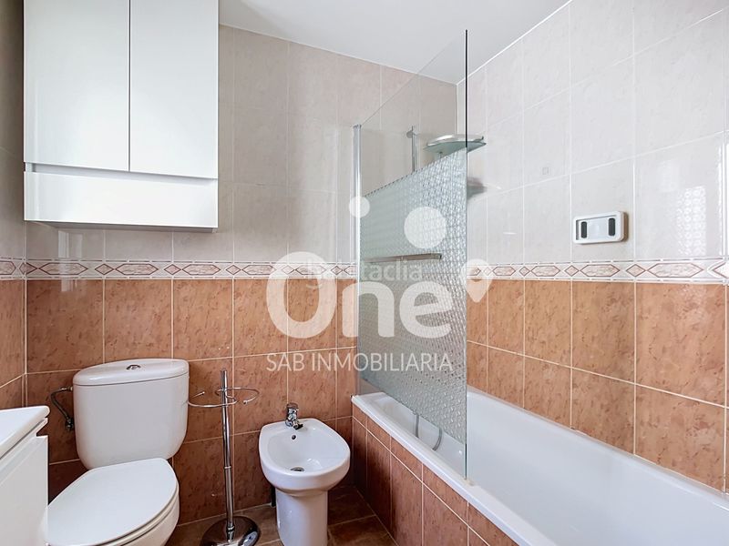 Foto 63218dbb-1294-4f58-81ac-be70c0108276. Casa aparellada amb piscina a La Conarda Pobla de Vallbona (la)