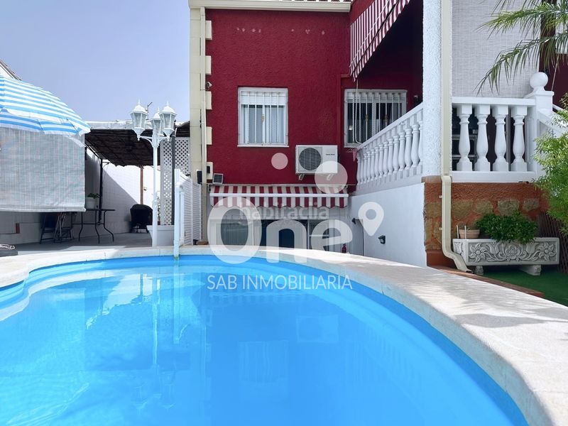 Foto 673438ec-8966-4b76-b75c-d8ca84d1705b. Casa aparellada amb piscina a La Conarda Pobla de Vallbona (la)