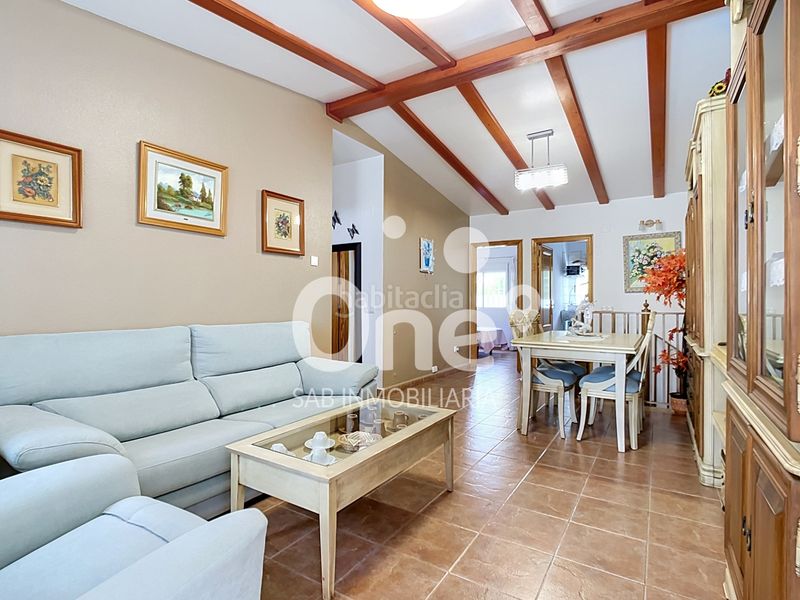 Foto 9522f9a4-68d2-4586-b82e-f4ed1214cbec. Casa aparellada amb piscina a La Conarda Pobla de Vallbona (la)