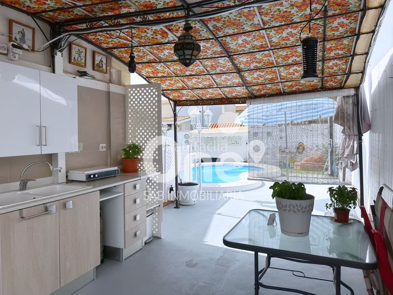 Foto ea4017d2-7076-487f-883f-5aaab6ab86e5. Casa aparellada amb piscina a La Conarda Pobla de Vallbona (la)