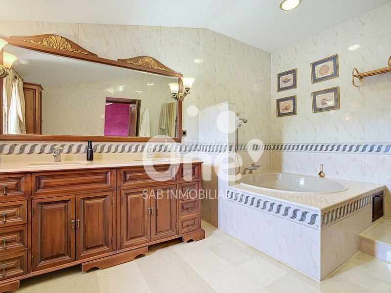 Foto f2d383bc-de3f-488b-b765-07750421bdea. Xalet amb calefacció piscina a Entrepinos Eliana (l´)
