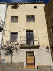 Casa en Carrer la costa 14. Casa con 4 habitaciones amueblada con vistas a la montaña