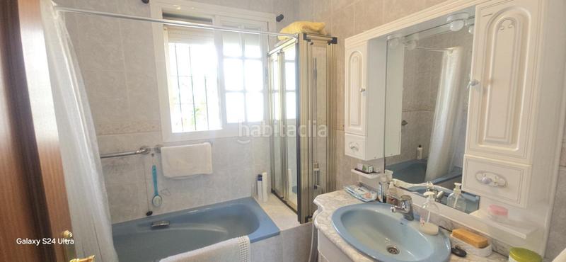 Foto 16699c9e-8210-4a55-baee-60cf67b7da37. Chalet con parcheggio in La Carihuela - Los Nidos Torremolinos