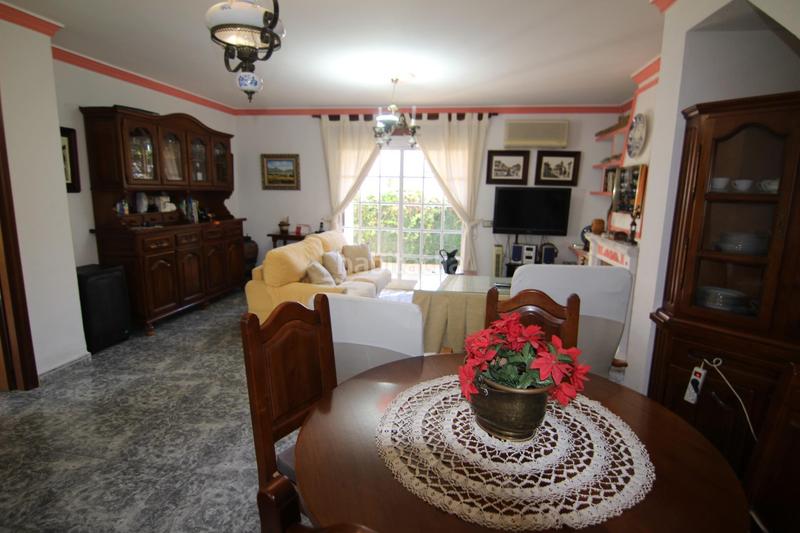 Foto 42264287-a106-449a-bb95-be8e2f43d621. Chalet con parcheggio in La Carihuela - Los Nidos Torremolinos