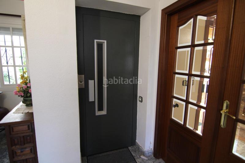 Foto 90deafb2-a654-402d-ab68-bafbb018b213. Chalet con parcheggio in La Carihuela - Los Nidos Torremolinos