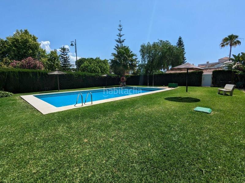 Foto 23b70c99-dab4-4013-af17-c5aaec119e6a. Maison jumelée avec parking piscine dans Guadalmar Málaga