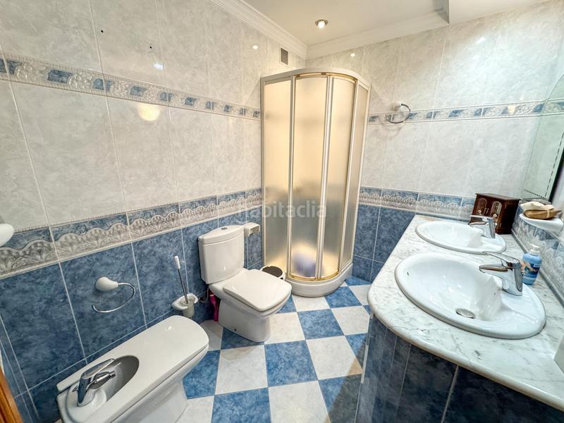 Foto bc09e5dc-278b-4b5a-b597-8da2029885e6. Maison jumelée avec parking piscine dans Guadalmar Málaga