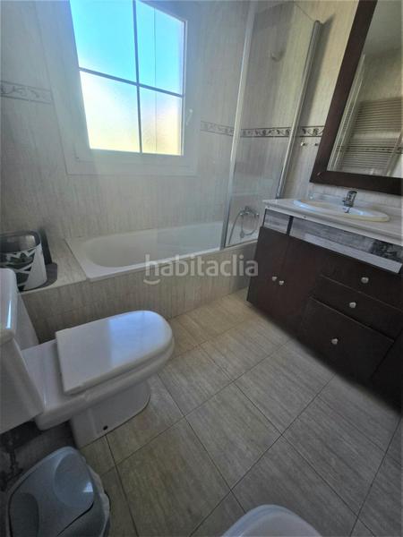 Foto 4c30d490-ec95-4fe0-8207-cf336a8139dd. Casa pareada exclusivo pareado en tres plantas en la codiciada zona de playamar. en Torremolinos