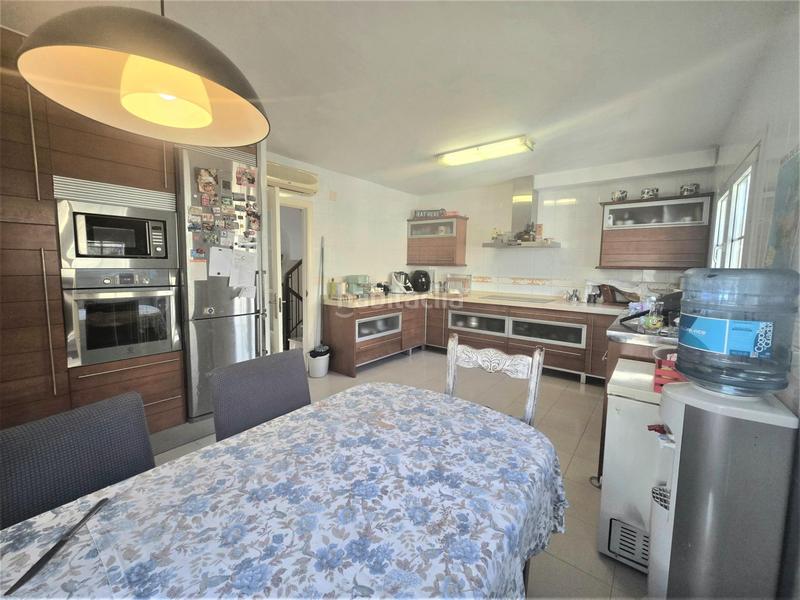 Foto 64d761e4-d0bf-4de3-b2c2-3a19dfdb9e15. Casa pareada exclusivo pareado en tres plantas en la codiciada zona de playamar. en Torremolinos