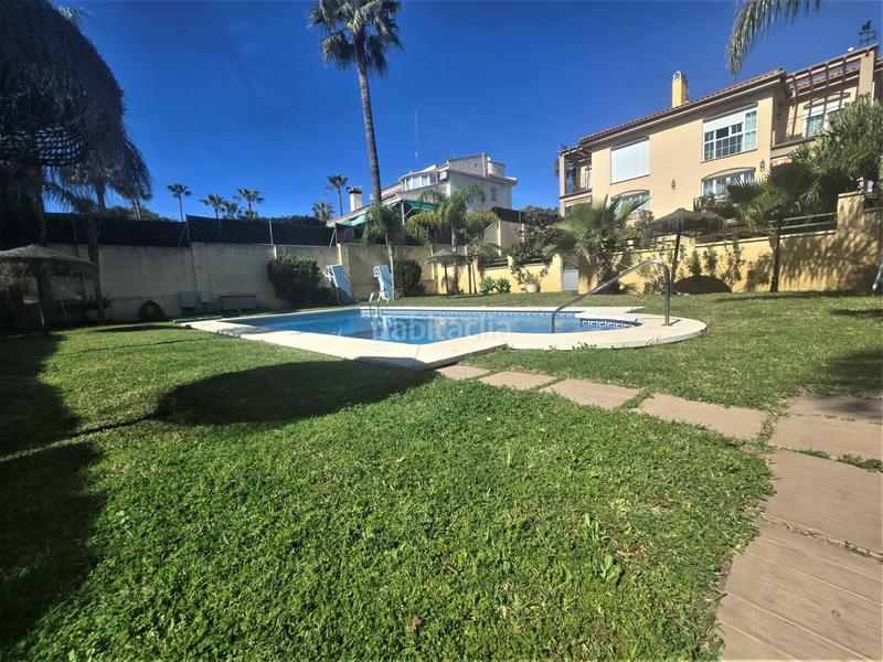 Foto 7e436b87-2e96-4629-a4e1-73cc22db99eb. Casa pareada exclusivo pareado en tres plantas en la codiciada zona de playamar. en Torremolinos
