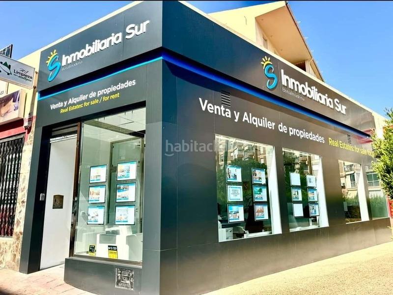 Foto d374d309-5ace-48d2-86ad-c5ffc6525833. Casa pareada exclusivo pareado en tres plantas en la codiciada zona de playamar. en Torremolinos