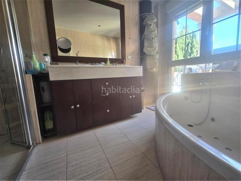 Foto d9bbc5b5-3d83-452a-9b75-8e03db368bf4. Casa pareada exclusivo pareado en tres plantas en la codiciada zona de playamar. en Torremolinos