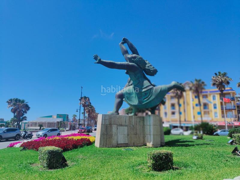 Foto e98d77d2-9534-465b-8f27-17ef514d3df0. Casa pareada exclusivo pareado en tres plantas en la codiciada zona de playamar. en Torremolinos