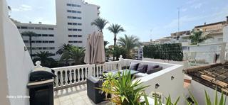 Casa a El Bajondillo. Encanto andaluz junto al mar con garaje y dos terrazas en torrem