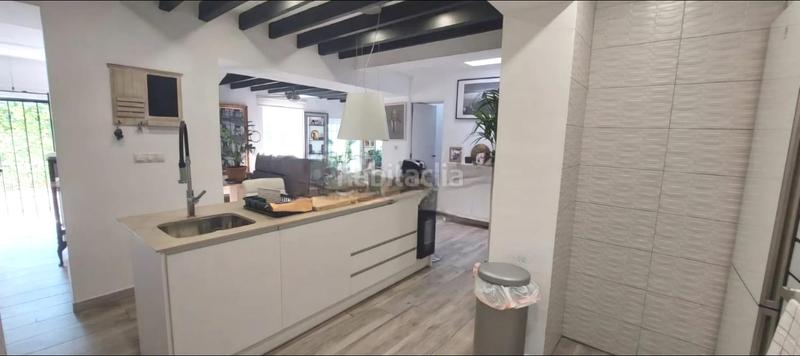 Foto 4cb5f955-00a2-4daa-a4ca-a19d3c6eda78. Casa encanto andaluz junto al mar con garaje y dos terrazas en Torremolinos
