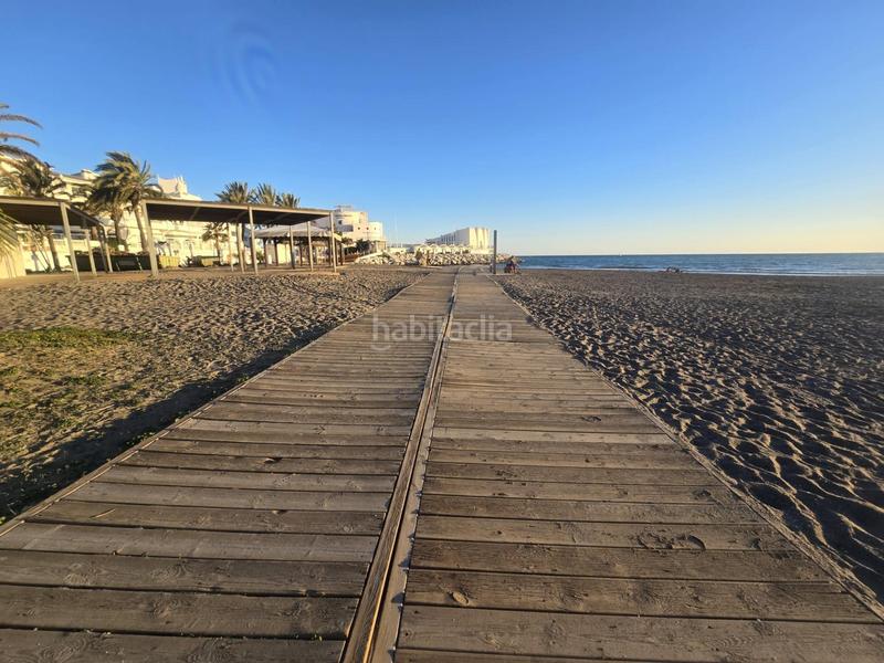 Foto 687805f5-45c1-4dae-8595-f8543898a8a9. Piso luminoso piso todo exterior con vistas a la bahía de málaga en Benalmádena