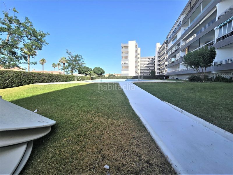 Foto e2683062-c91e-46e3-996b-93ee1dfeb897. Pis amb aparcament piscina a Los Álamos Torremolinos