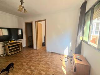 Flat  Calle calle hroe de sostoa, 85. Espacioso y luminoso piso con gran potencial para personalizar a