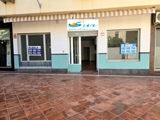 Local commercial à Lugar pasaje fuenmolinos. Gran local centrico con terraza en torremolinos