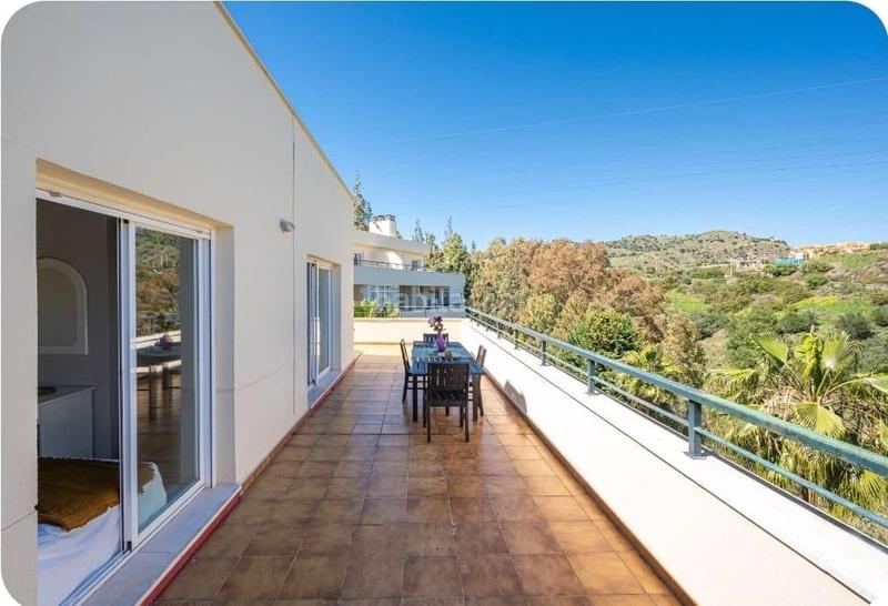 Foto d224679d-43ba-4a3d-9729-24ab7904880a. Attique avec parking piscine dans Calahonda Mijas