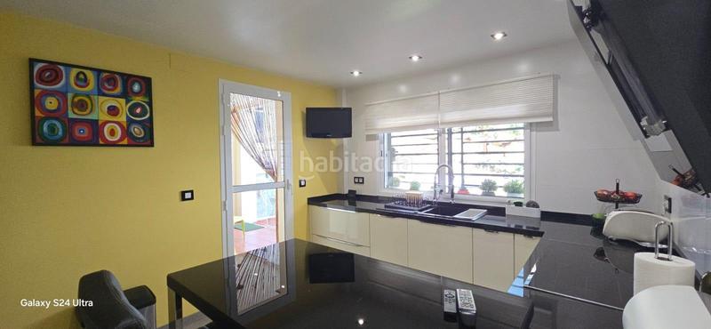 Foto 37b294dd-a246-4e3d-8368-48c131e18f2a. Casa adossada amb calefacció aparcament piscina a Torremolinos