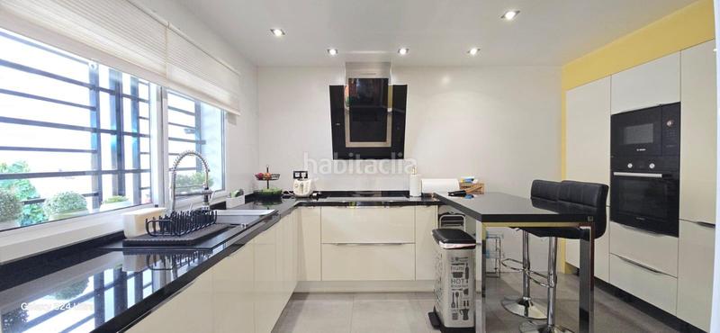 Foto 5c7f9dc2-826d-4464-8761-2d5cae55a7de. Casa adossada amb calefacció aparcament piscina a Torremolinos