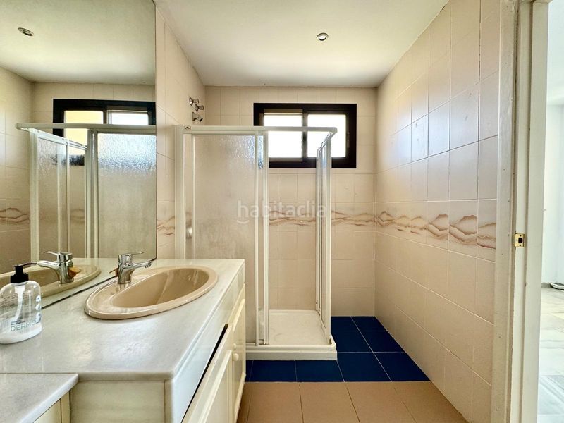 Foto f719daa2-4afc-41ba-bfb3-ac291f6eaf7d. Pis amb aparcament piscina a La Carihuela - Los Nidos Torremolinos