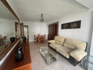 Pis en Loma de los Riscos. Gran piso de 4 habitaciones cerca del centro