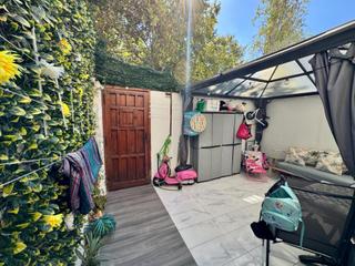 Erdgeschoss  Avenida pacifico del. Bajo con encanto y patio privado en urbanización con piscina