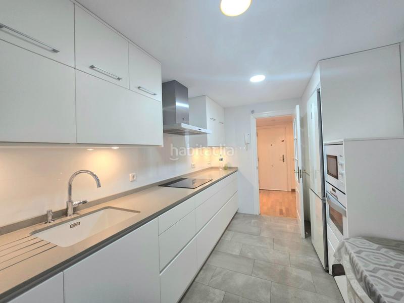 Foto 0a89834f-73ce-4624-a026-3a8c9c1ed555. Alquiler piso espectacular vivienda en playamar en Torremolinos