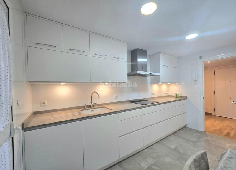 Foto 2f4e71c4-dad5-4f27-aad8-bcaf78a20572. Alquiler piso espectacular vivienda en playamar en Torremolinos