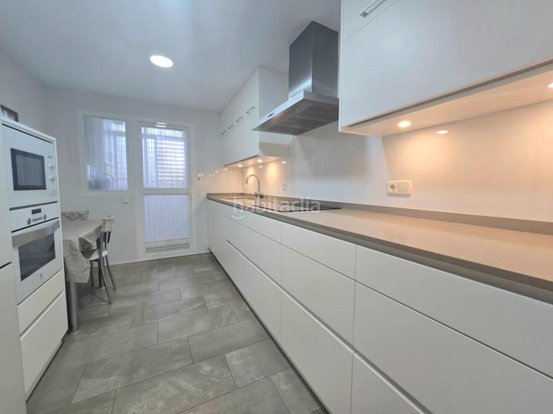 Foto f00cdcd6-fdd3-45b7-ab80-f525aa558a0e. Location appartement avec parking piscine dans Playamar - Benyamina Torremolinos