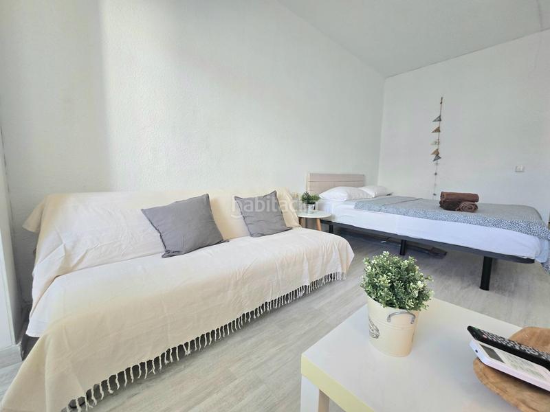 Foto 805c1251-b0ee-48fe-ae18-1fd2c6f04bd0. Estudio  con licencia turística en el centro en Torremolinos