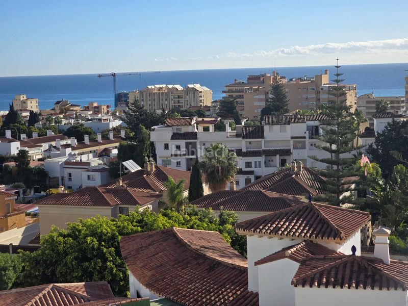 Foto 103c9b5f-9b55-4ce7-b92b-d40c2b534b79. Dúplex amb aparcament piscina a Montemar Torremolinos