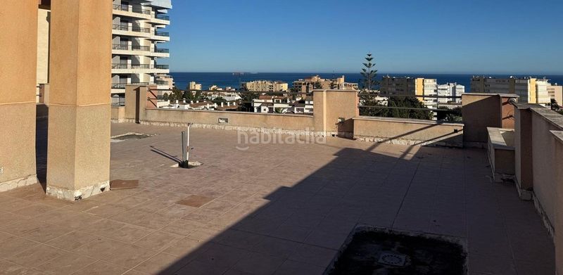Foto 4c6386a0-d4f3-40e7-9d64-6a76ce756752. Dúplex amb aparcament piscina a Montemar Torremolinos
