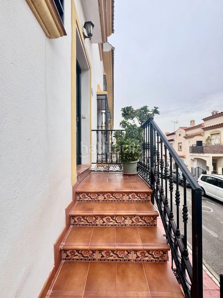 Foto c49b2a6d-d0e4-4d66-a5ff-49822ccde338. Casa adossada amb aparcament a Centro Benalmádena