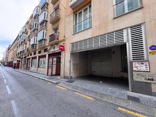 Parking voiture  Calle trinidad grun 37. Plaza de garaje en venta en pleno centro de málaga