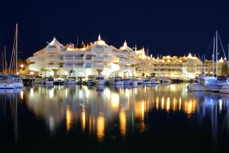 Foto b24f84cf-6d84-4c78-8a84-e05d75b605c7. Xalet amb aparcament piscina a Puerto Marina Benalmádena