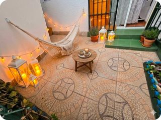 Flat in La Colina. Bajo luminoso con terraza, orientación sur y salida directa al j