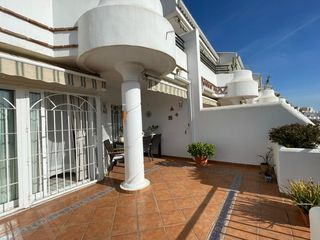 Casa adosada en Arroyo de la Miel. Amplio chalet adosado con gran luminosidad en benalmádena