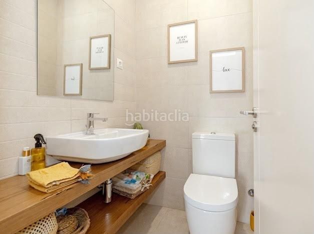 Foto 84f565e8-f1f8-44d0-8b32-f320378655fb. Planta baixa amb calefacció aparcament piscina a Torremolinos